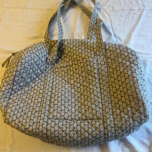 Elegant Quilted Travel Bag in Gray